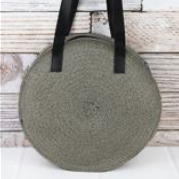 BLACK AND NATURAL STRAW ROUND TOTE